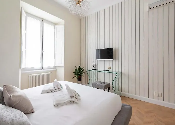 Colosseum 10steps Away, Marco Aurelio Luxury House Apartament Rzym