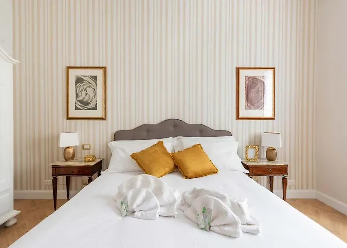 Colosseum 10steps Away, Marco Aurelio Luxury House Apartament